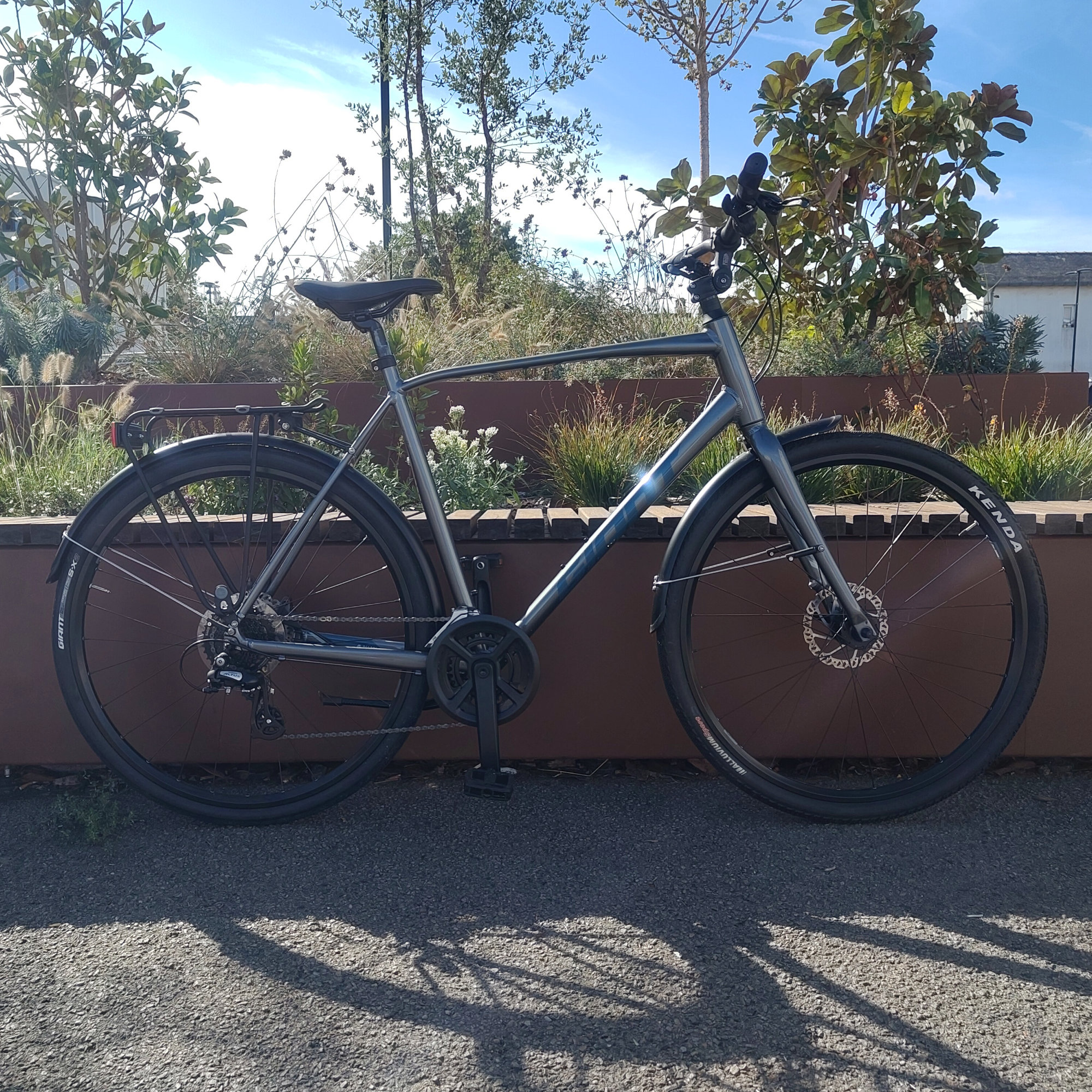 Vélo de ville et chemins GIANT Escape 2 City Disc Vélo de ville et chemins GIANT Escape 2 City Disc