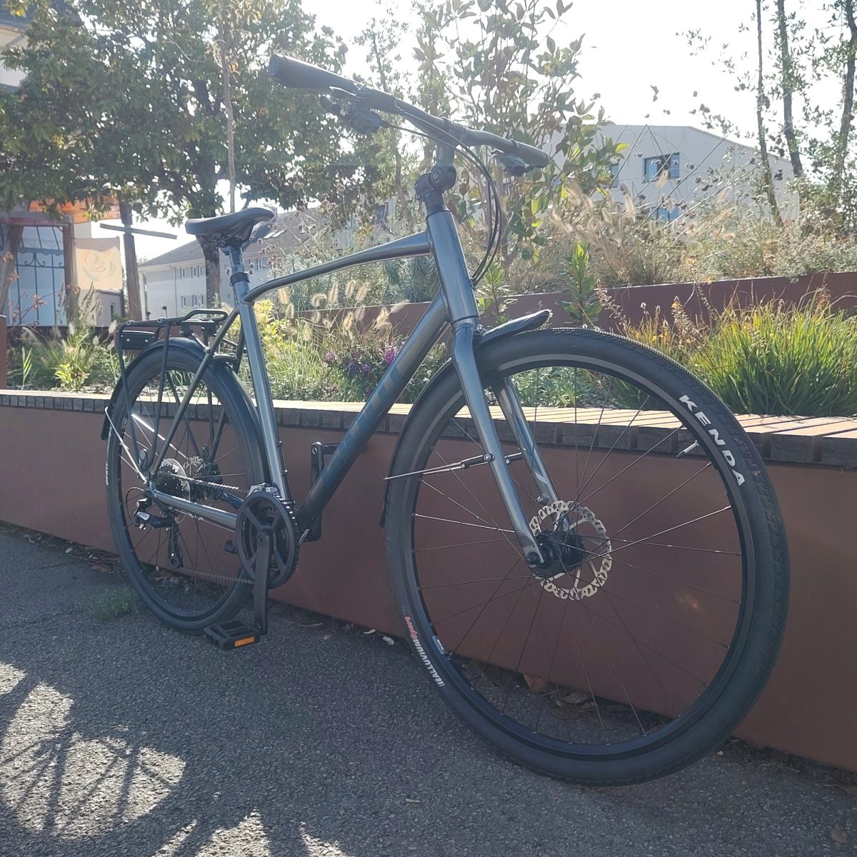 Vélo de ville et chemins GIANT Escape 2 City Disc